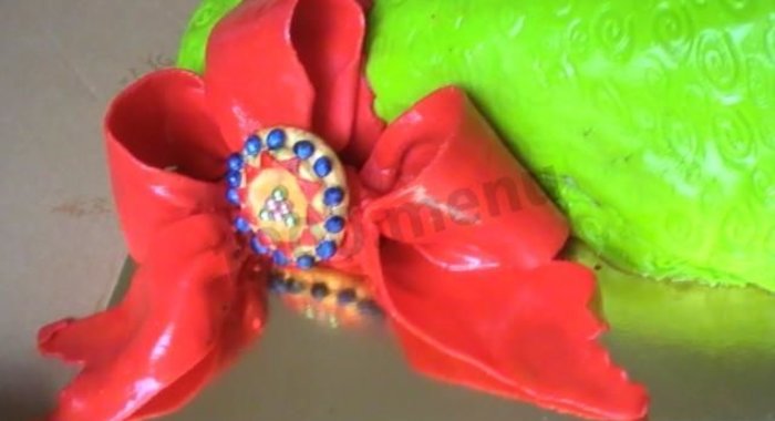 Праздничный бант из мастики на торт