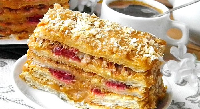 Торт из слоеного теста со сгущенкой
