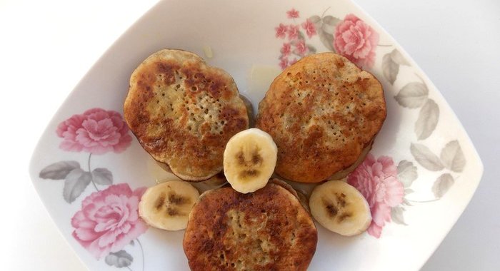 Банановые оладьи с медом