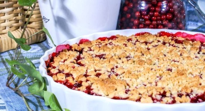 Пирог с брусникой