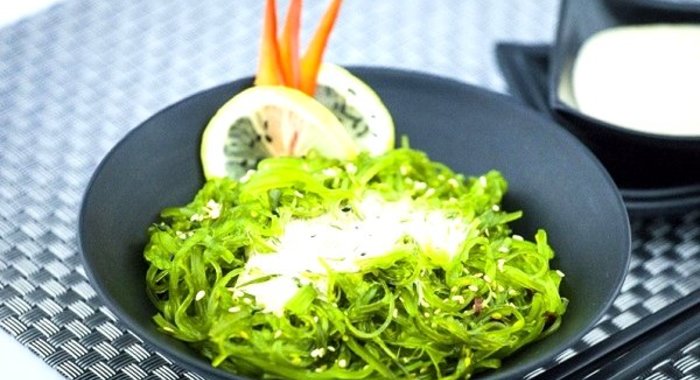 Салат с водорослями Чука