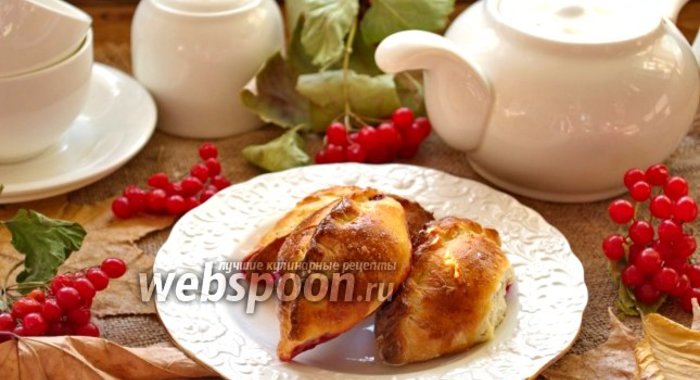 Дрожжевые пирожки с вишней