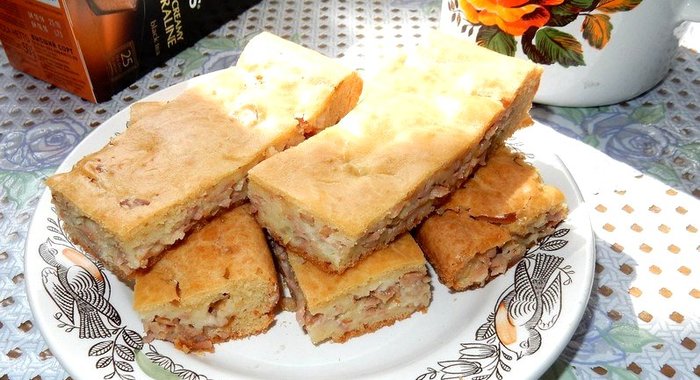 Заливной пирог с сыром и колбасой