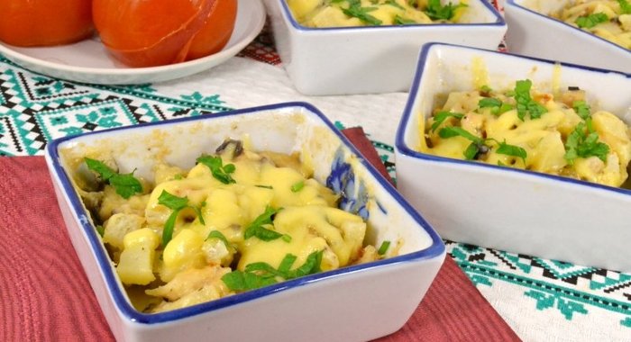 Картофельная запеканка с курицей, грибами и сыром в микроволновке