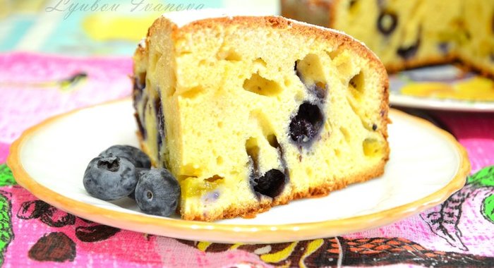 Летний пирог с абрикосами и черникой
