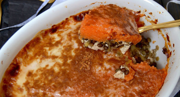 Запеканка из сладкого картофеля с чечевицей и тофу