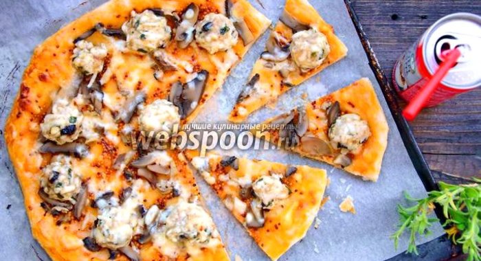 Пицца с особым куриным фаршем и шампиньонами