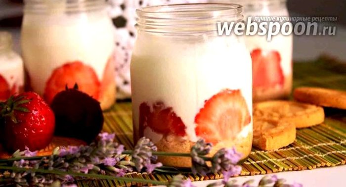 Клубничный десерт с печеньем