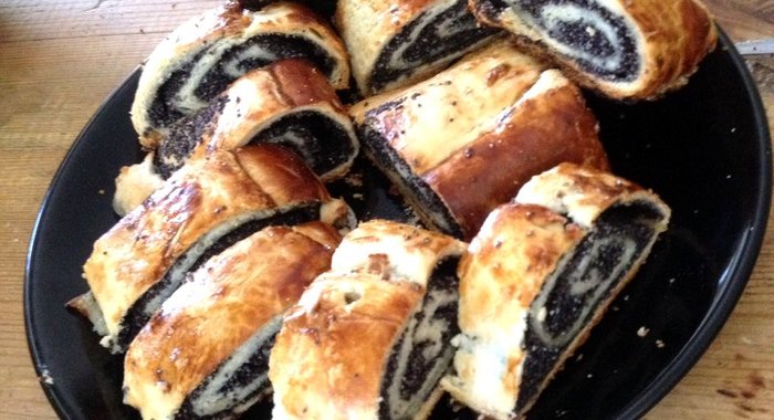 Слоеный рулет с маковой начинкой