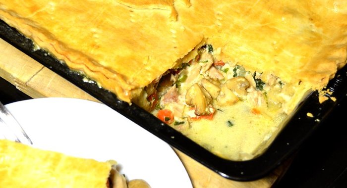 Сочный пирог с курицей и шампиньонами