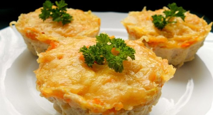 Закусочные кексы из курицы с овощами
