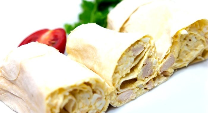 Рулет из лаваша с курицей и сыром