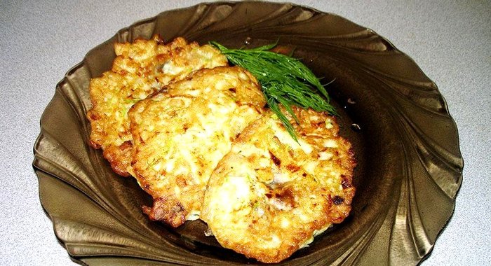 Кабачковые оладьи с грибами и луком