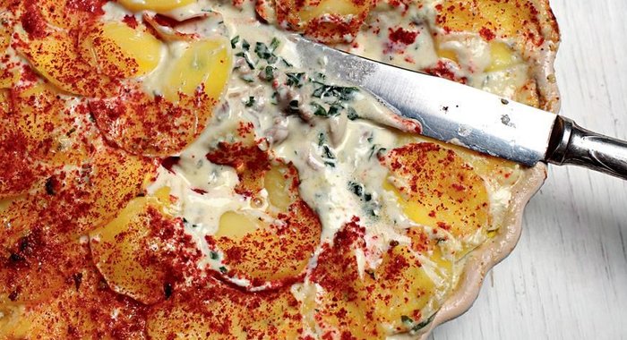 Запеканка из картофеля с цесаркой и голубым сыром