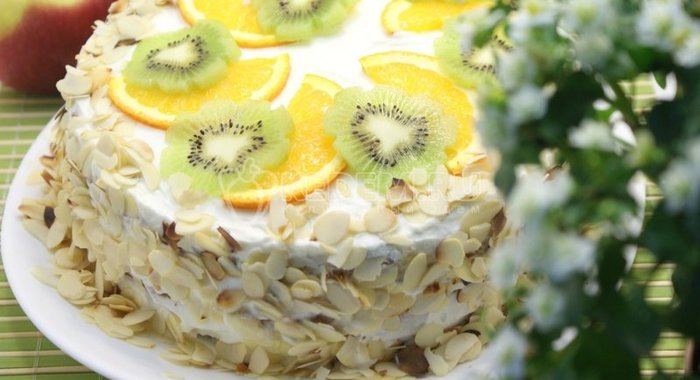 Сливочный торт с абрикосовым джемом