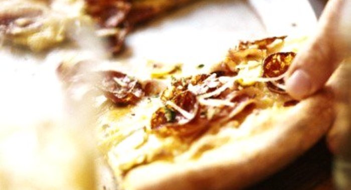 Пицца с колбасой по‑немецки