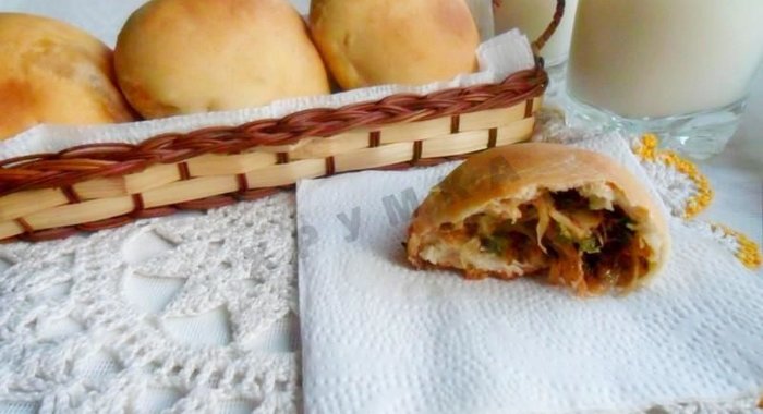 Дрожжевые пирожки с капустой и яйцом в духовке