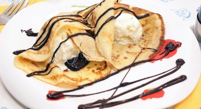 Блинчики с мороженым и шоколадом