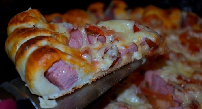 Пицца со вкусным ажурным краешком