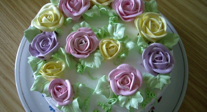 Бисквитный торт с апельсиново-мятной пропиткой и меренгами