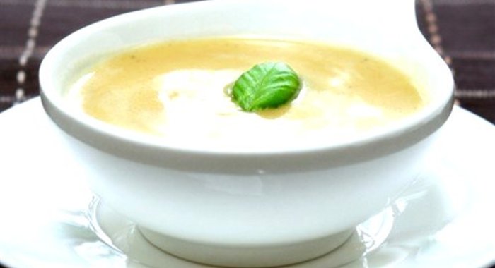 Молочный суп с луком-пореем