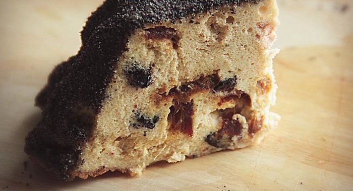 Творожная запеканка с маком и финиками