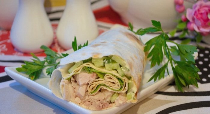 Рулетики из лаваша с курицей