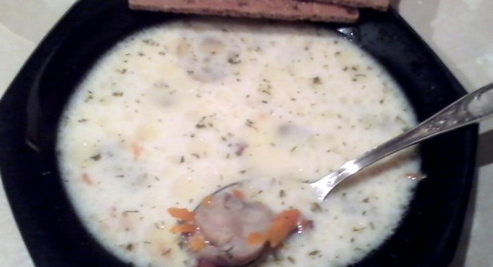 Куриный бульон с грибами и плавленным сырком