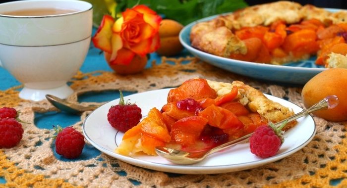 Галета с абрикосами и малиной