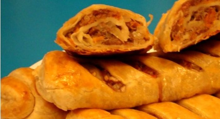 Рулеты из слоеного теста с фаршем