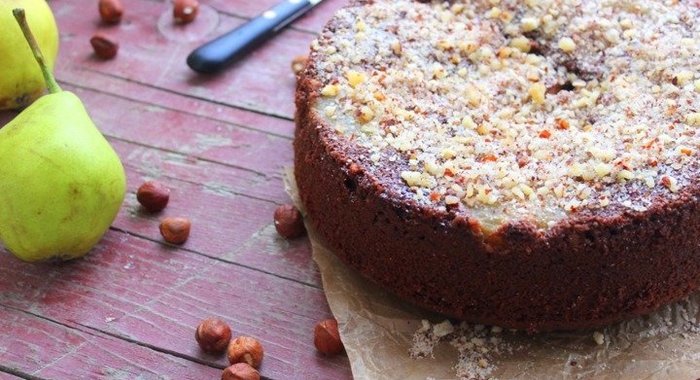 Шоколадно-ореховый пирог с грушами