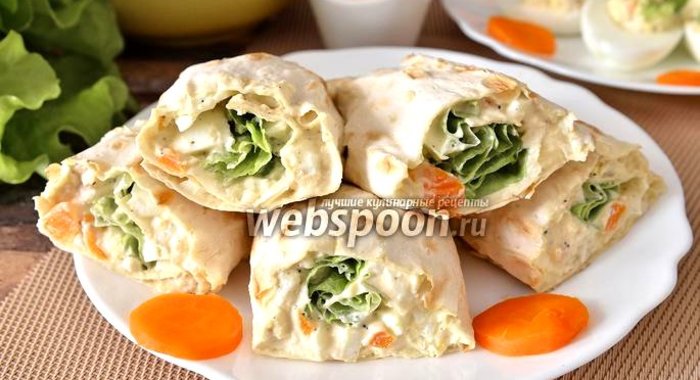 Рулет из лаваша с икрой трески и кальмарами