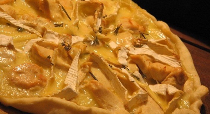 Пицца с козьим сыром