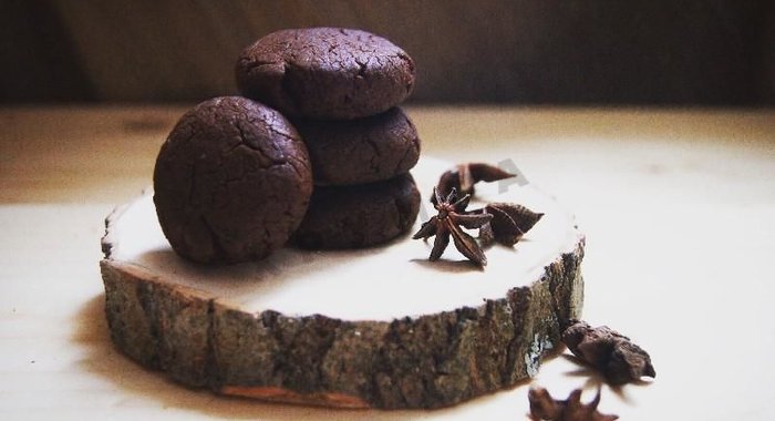 Шоколадное печенье с бадьяном