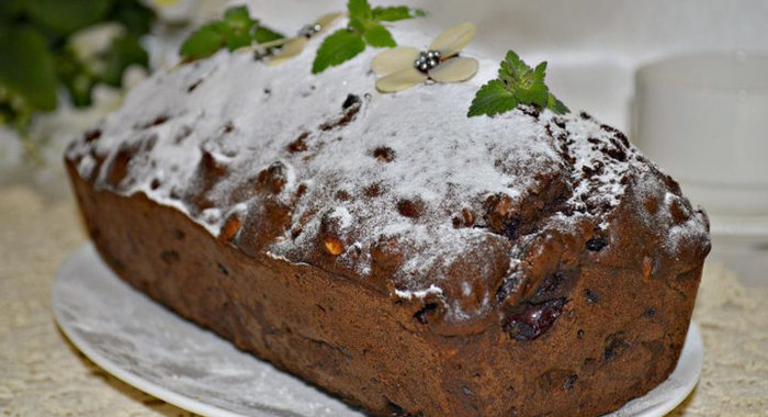 Шоколадный кекс с вишней