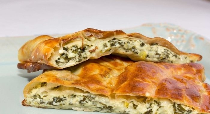 Слоеные пирожки с творожным сыром