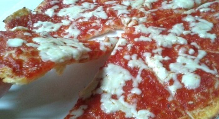 Пицца «Маргарита» с домашним соусом из томатов