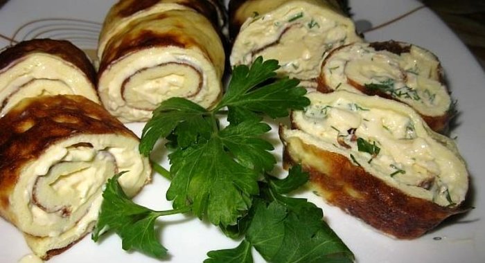 Яичный рулет с сыром