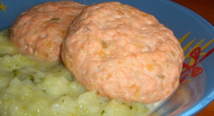 Котлеты из красной рыбы с сыром