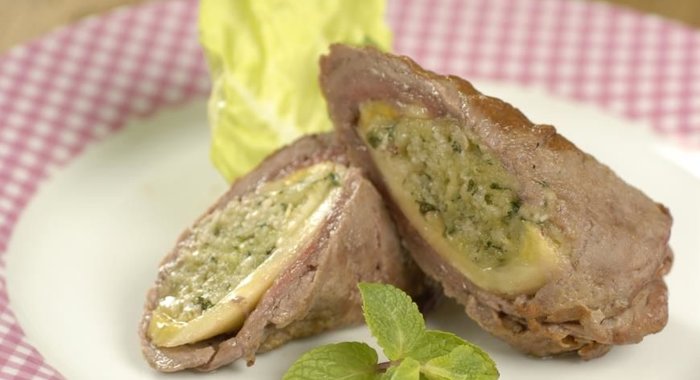 Рулеты из говядины с ананасами