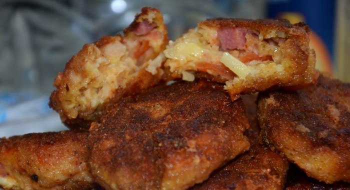 Котлетки из помидора сыра и колбасы