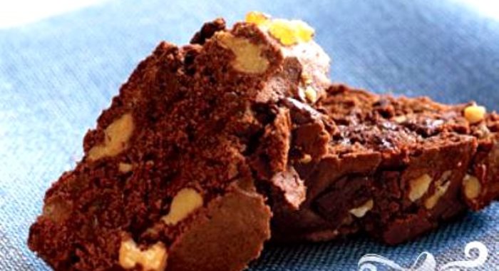 Шоколадное печенье с имбирем и орехами