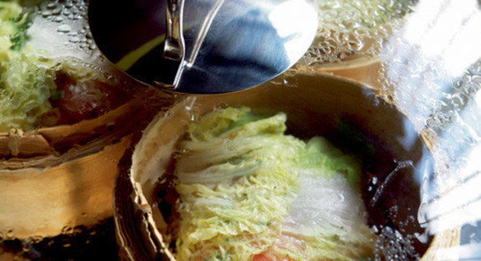 Рулет с форелью и китайской капустой