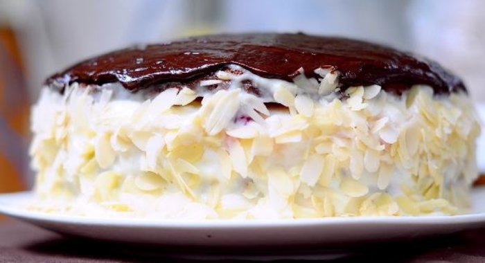 Большой праздничный торт