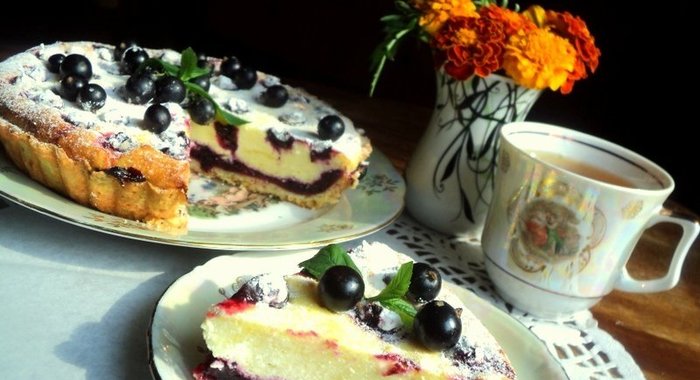 Тарт со смородиной и творогом