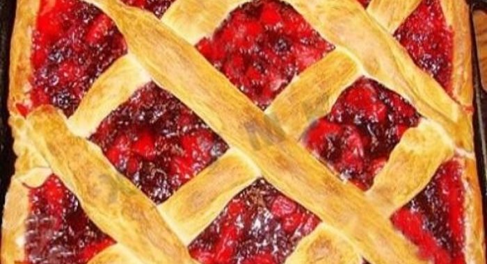 Пирог с индейкой и клюквой