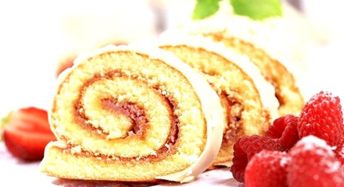 Бисквитный рулет на скорую руку