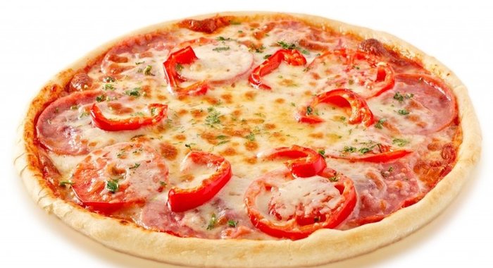 Пицца с перцем и колбасой