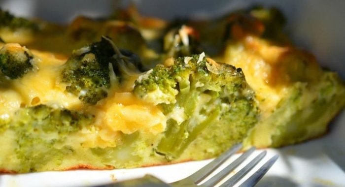 Низкокалорийная запеканка из брокколи с курицей