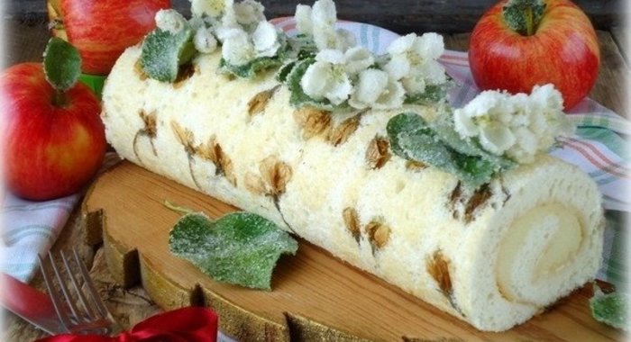 Бисквитный рулет с яблочным парфе